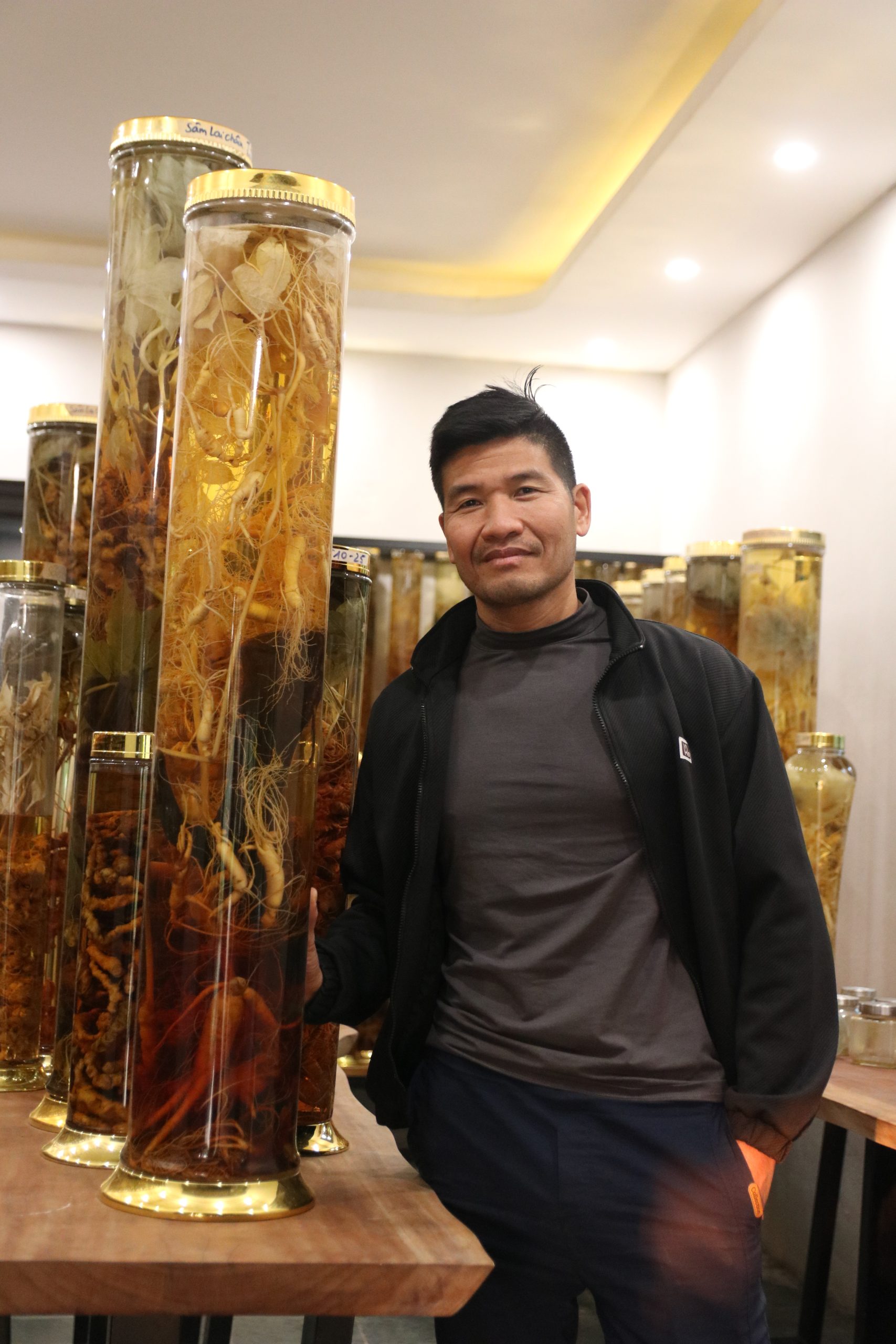 binh ruou sam nhung tinh hoa duoc lieu pham ngoc duong scaled