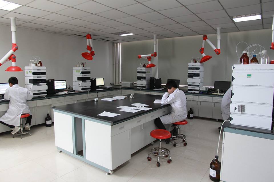 Phòng kiểm nghiệm toàn máy móc hiện đại