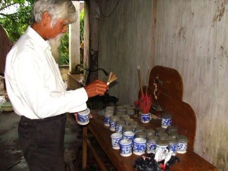 ngoi mo khong lo di nhan va cuoc an tang 1