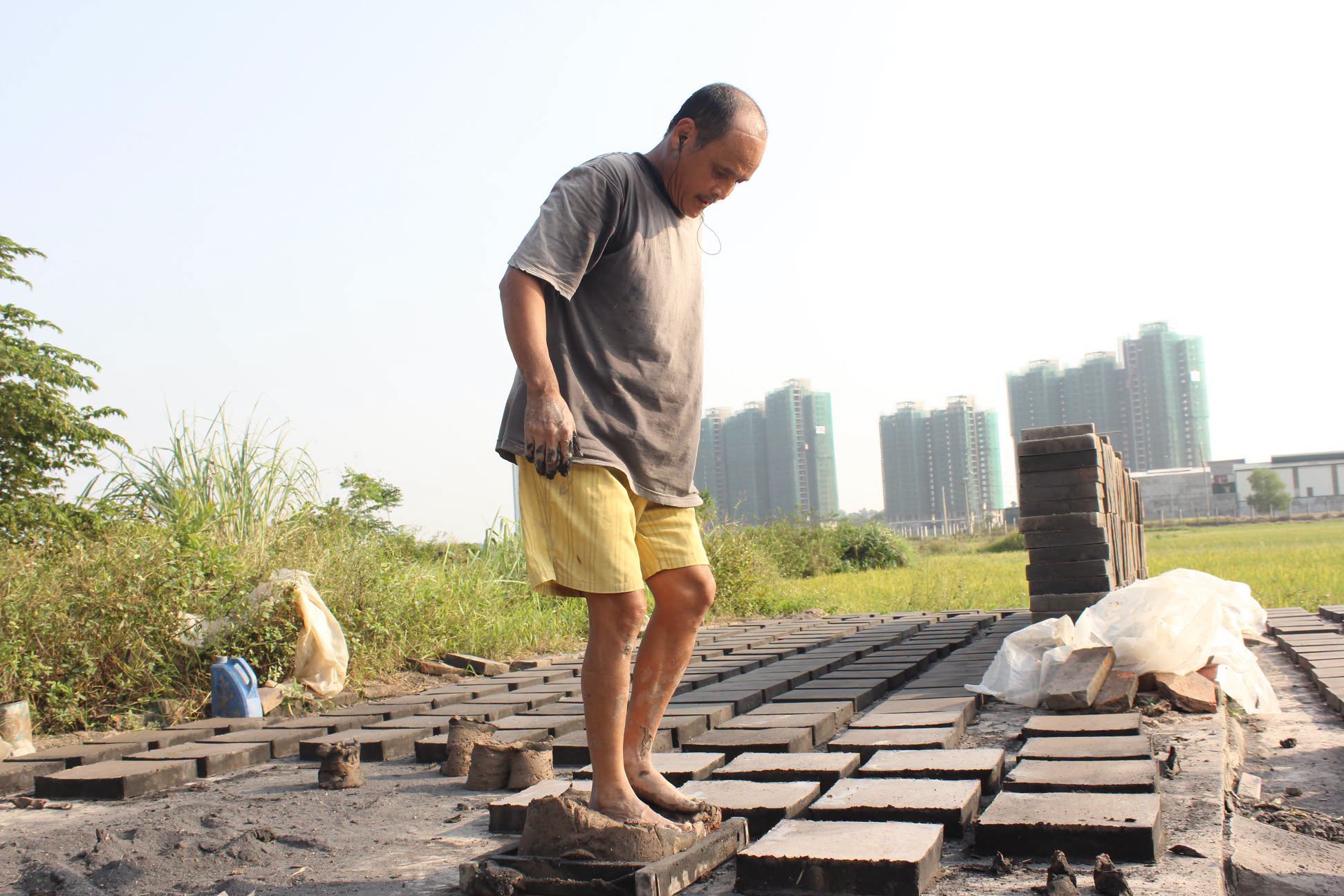 Nhà Thơ 16 Vợ - Phần 3: Ba chị em cùng thích, bị gái đưa vào đời 1 nha tho 16 vo nguyen dang hanh pham ngoc duong 1