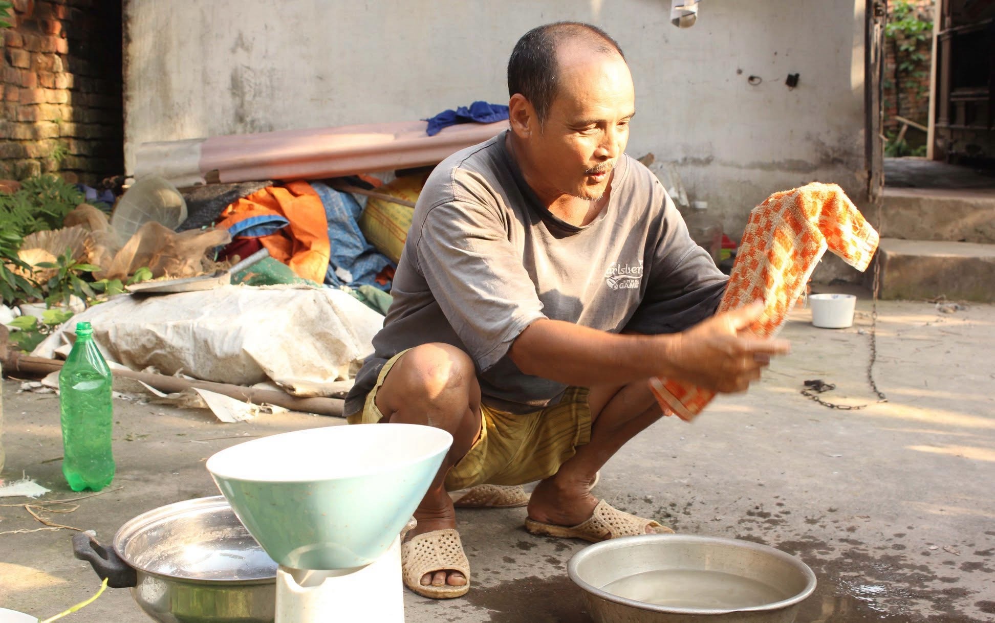 Nhà Thơ 16 Vợ - Phần 11: Người đàn bà kiếm con 1 nha tho 16 vo phan 11 nguoi dan ba kiem con